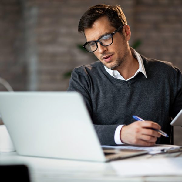 Man taking public speaking course online